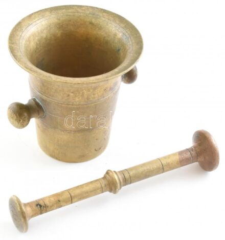 Réz mozsár törővel, d: 12 cm, m: 11,5 cm