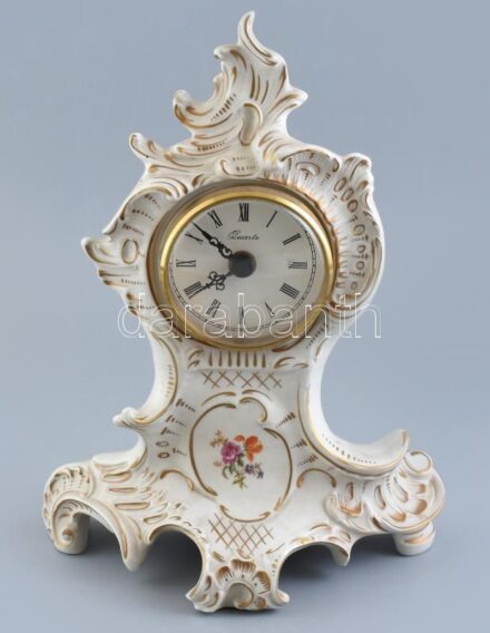 Sitzendorf porcelán asztali óra, Weimar quartz működő óraszerkezettel, jelzett, kézzel festett, hibátlan, m: 30 cm