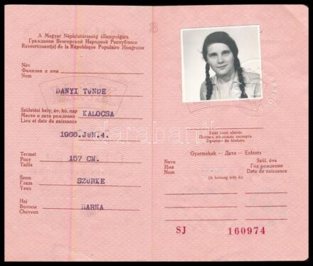 1980 Magyar Népköztársaság által kiállított fényképes, piros útlevél