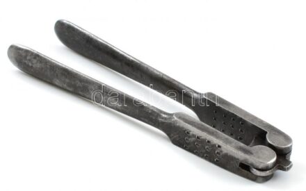 Régi, fém diótörő, h: 12 cm