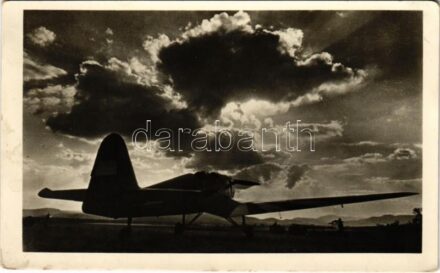 1953 Alkonyat a repülőtéren. Képzőművészeti Alap Kiadóvállalat / Hungarian aircraft (fl)
