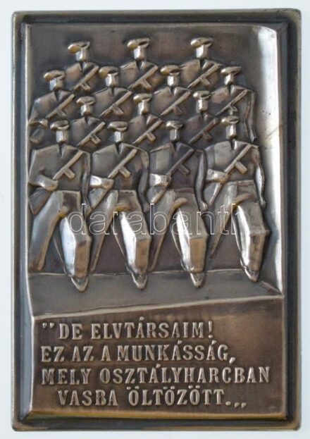 Kiss Nagy András (1930-1997) 1977. 'De elvtársaim! Ez az a munkásság, mely osztályharcban vasba öltözött...' egyoldalas, ezüstpatinázott fém plakett, eredeti dísztokban (104x71mm) T:1-