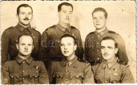 1940 Marosvásárhely, Targu Mures; 'A székelyföldön való bevonulásunk emlékére a 'Légió'' magyar katonák, hátoldalon nevekkel / entry of the Hungarian troops, group of soldiers. Soós Ilona fényképész photo + '1940 Marosvásárhely
