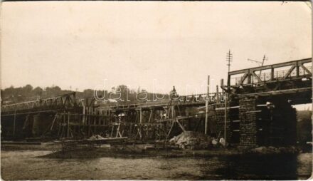 Felrobbantott híd Bukowinában (?) / WWI Austro-Hungarian K.u.K. military, blown-up bridge in Bukovina (?) photo (vágott / cut)