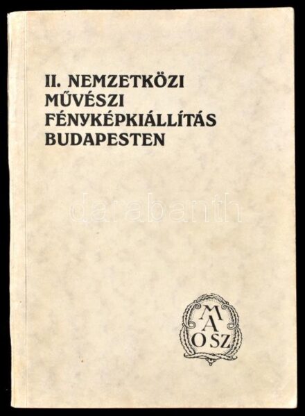 II. Nemzetközi Művészi Fényképkiállítás Budapesten a Műcsarnok termeiben. 1927. szeptember 14. - október 2. Bp., 1927, Athenaeum, 59+5 p.+32 t. (fekete-fehér fotók) + 8 p. Magyar, német, angol és francia nyelven. Benne neves magyar