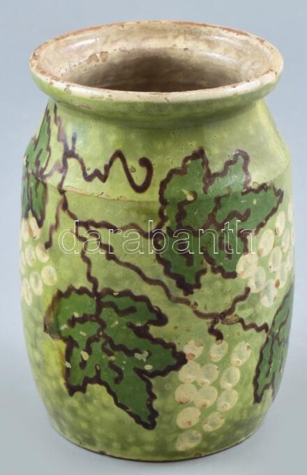 19. századi népi edény, szőlőmotívumokkal, repedt, korának megfelelő sérülésekkel. M: 18cm
