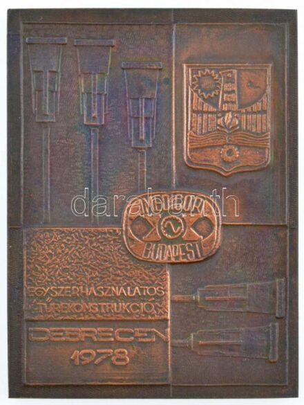 1978. 'Medicor Budapest - Egyszerhasználatos tűrekonstrukció Debrecen 1978' egyoldalas bronz plakett, eredeti tokban (79x59mm) T:1-