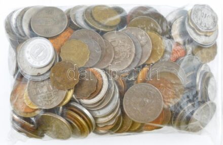 Vegyes ázsiai országokból származó fémpénz tétel ~1kg-os súlyban, közte India, Indonézia, Malajzia stb. érméi T:vegyes