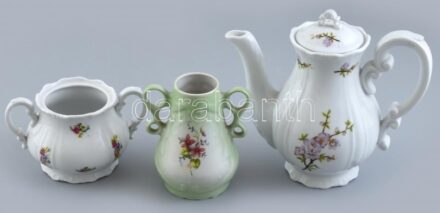 Vegyes 3 darabos porcelán tétel, részben jelzett, hollóházi, Zsolnay, stb. Kopásnyomokkal. M: 8-18cm