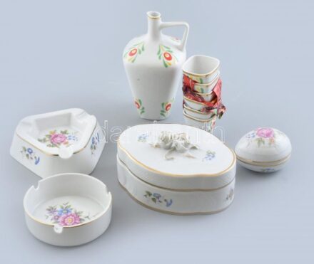 Vegyes Hollóházi porcelán tétel, pálinkás, bonbonier, hamutál stb, kopásnyomokkal.