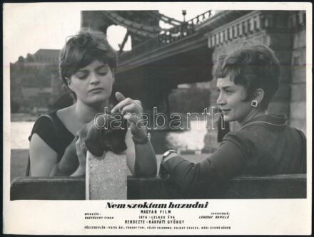 1966. Nem szoktam hazudni, Werkfotó. (3db) MAGYAR FILM Operatőr: Vagyóczky Tibor Írta : Lelkes Éva Zeneszerző: Lendvay Kamilló Rendezte : Kárpáti György Főszereplők : VOITH ÁGI, TORDAY TERI, FÜLÖP ZSIGMOND, ZOLNAY ZSUZSA. MÁDI