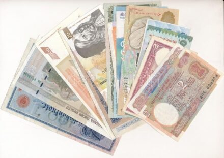 20db-os vegyes külföldi bankjegy tétel, közte Litvánia, Vietnám, Jugoszlávia, Jemen stb. T:III,III- 20pcs of mixed foreign banknote lot, in it Latvia, Vietnam, Yugoslavia, Yemen etc. C:F,VG
