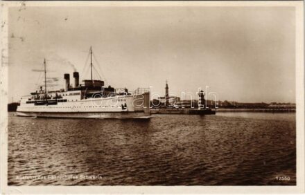 1931 Ausfahrt des Fährschiffes Schwerin (lyukak / pinholes)