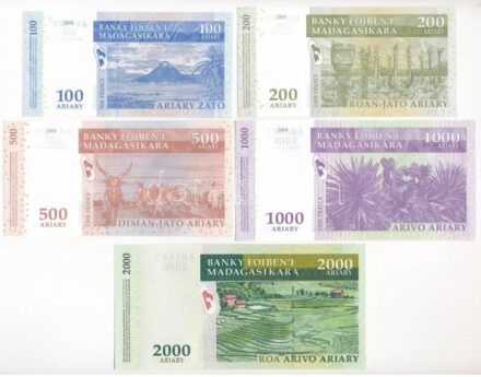 Madagaszkár 2004. 100A + 200A + 500A + 1000A + 2000A T:I Madagascar 2004. 100 Ariary + 200 Ariary + 500 Ariary + 1000 Ariary + 2000 Ariary C:UNC