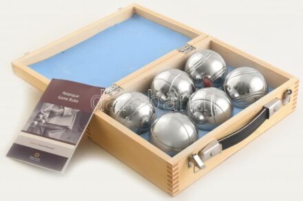 Pétanque készlet, Sofitel Atrium Budapest feliratos fa dobozban, jó állapotban