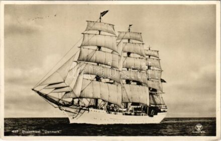 1934 Skoleskibet 'Danmark' / Danish school ship (EB)