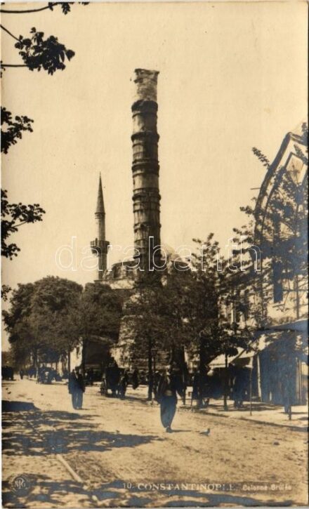 Constantinople, Istanbul; Colonne Brulée / mosque, street view (Rb)