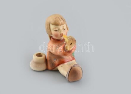 Hummel/Goebel trombitás angyalka, kézzel festett fajansz, jelzés nélkül, sérült , m: 6cm