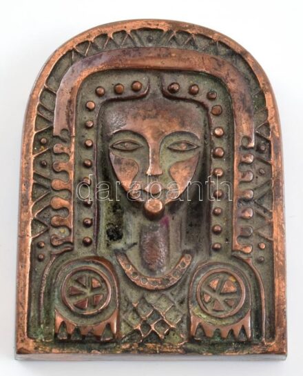 Jelzés nélkül: Parasztmadonna. Bronz, kopásnyomokkal, 8,5x7 cm