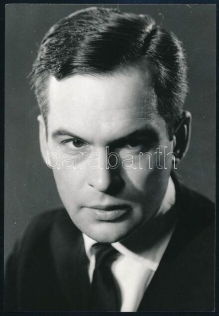 Latinovits Zoltán, Keleti Éva felvétele, hátoldalon feliratozott sajtófotó, utólagos előhívás, 17×12 cm