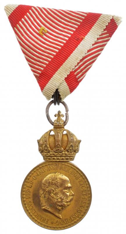 1890. 'Bronz Katonai Érdemérem a katonai érdemkereszt szalagján' aranyozott Br kitüntetés mellszalagon T:1- patina, a kard rátét hiányzik Hungary 1890. 'Bronze Military Merit Medal on a war ribbon with (Signum Laudis)' gold plated Br