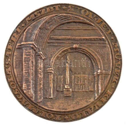 ~1980. 'MSZBT (Magyar-Szovjet Baráti Társaság) Szovjet művek kiváló tolmácsolásáért' egyoldalas Br plakett eredeti dísztokjában (78mm) T:2 kis patina