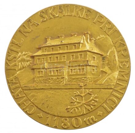 Szlovákia DN 'Skalke üdülőház Körmöcbányán' egyoldalas aranyozott Br emlékérme (60mm) T:2 kissé kopott aranyozás Slovakia ND 'Skalke holiday house in Kremnica' one-sided, gilt Br commemorative medallion (60mm) C:XF slightly worn gilt