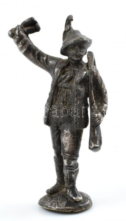 Vadász, fém, jelzés nélkül, kopott, m: 5,5 cm