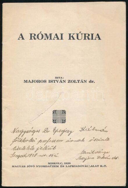 Majoros István Zoltán: A római kúria. A szerző által Eperjessy Kálmán (1893-1976) történész, levéltáros, főiskolai tanár részére DEDIKÁLT példány. Miskolc, 1928., Magyar Jövő, 30+2 p. Tűzött papírkötésben, szakadással.