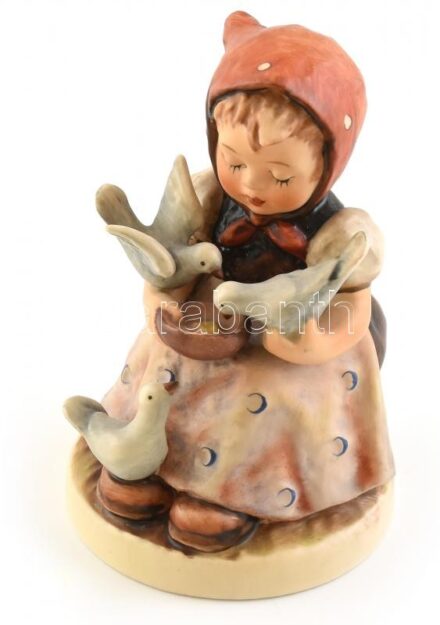 Hummel/Goebel galambot etető lány, kézzel festett fajansz, jelzett, hibátlan, m: 12cm