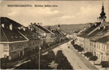 Besztercebánya, Banská Bystrica; Bethlen Gábor utca, Machold F. könyvnyomda, könyvkiadó és papírkereskedő üzlete és saját kiadása / street, book shop
