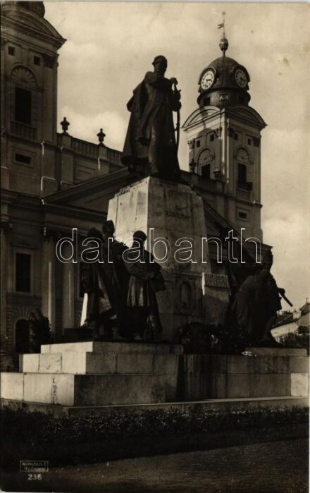 1929 Debrecen, Kossuth szobor a református nagytemplom előtt. Weinstock E. 235.