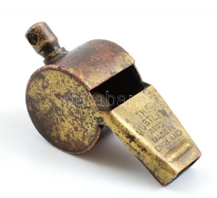 1950 körül, The Hustler regd Made in England, régi síp, kopott, 5,5 cm