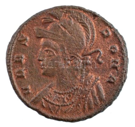 Római Birodalom / Siscia / I. Constantinus 330-333. AE Follis (2,16g) T:2 Roman Empire / Siscia / Constantine I 330-333. AE Follis 'VRBS ROMA / Gamma SIS' (2,16g) C:XF RIC VII 222.