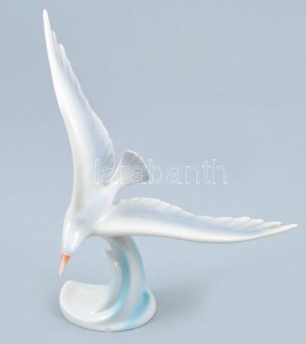 Hollóházi porcelán sirály, kézzel festett, jelzett, apró kopásokkal, hibátlan. m: 21 cm