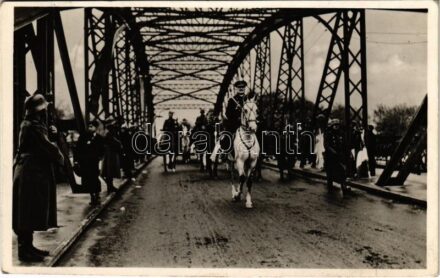 1938 Komárom, Komárno; bevonulás, Horthy Miklós fehér lovon / entry of the Hungarian troops, Regent Horthy + '1938 Komárom visszatért' So. Stpl. (fl)