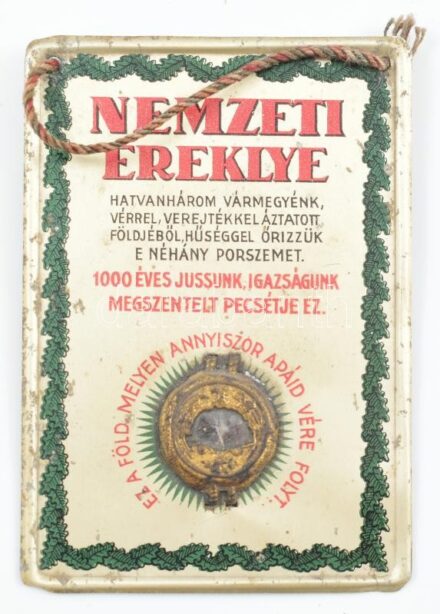 cca 1920-1930 Nemzeti Ereklye, 'Ércbulla', irredenta emléktárgy Nagy-Magyarország vármegyéinek földjéből származó porszemekkel, Országos Magyar Hadimúzeum Egyesület, kissé kopottas, 10x7 cm