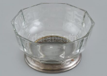 Szögbe csiszolt, ezüstözött talpú kínáló, kis kopásnyomokkal, d: 23 cm