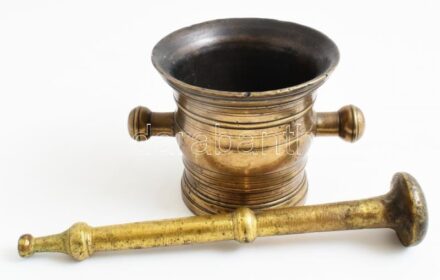 Bronz mozsár törővel, sérüléssel, m: 9,5 cm, h: 21 cm