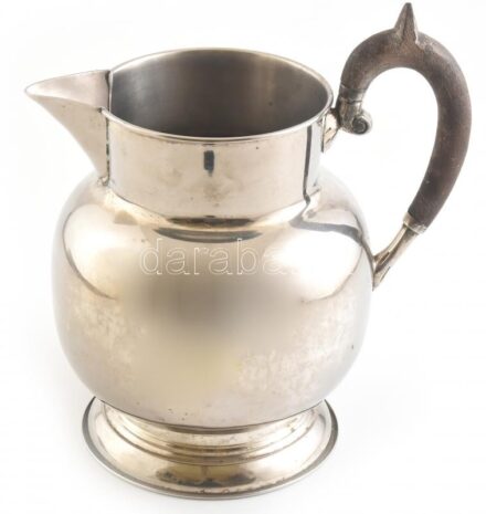 Nagyméretű fém kancsó, kopásnyomokkal, m: 21 cm