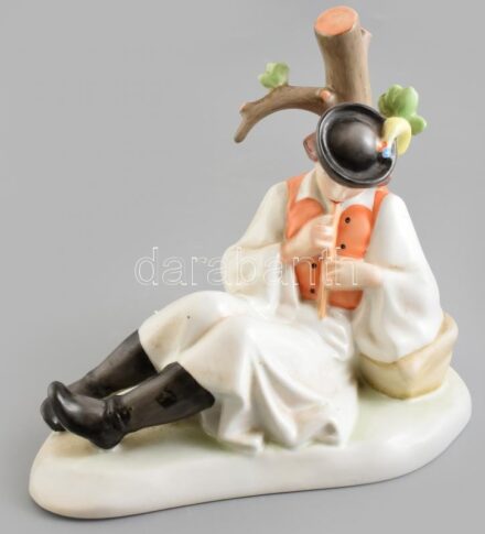 Zsolnay furulyázó juhász, kézzel festett, jelzett, apró kopásnyomokkal, m: 19 cm, h:21 cm