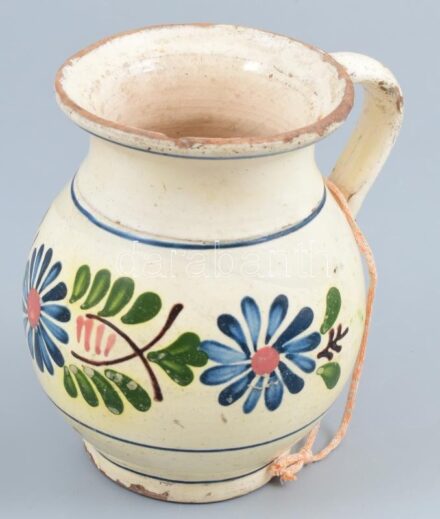 cca 1920 Kerámia bokály, festett mázas kerámia, sérült, alján fúrt, m: 16,5 cm
