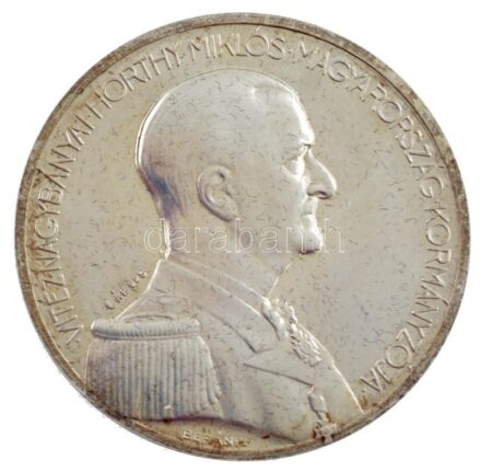 1993. 'Vitéz Nagybányai Horthy Miklós Magyarország kormányzója / Végső hazatérésének emlékére 1993. szeptember 4.' jelzett Ag emlékérem dísztokban, tanúsítvánnyal (32,58g/0.925/40mm) T:1