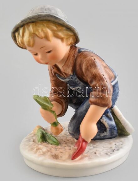 Hummel-Goebel virágot ültető fiú, kézzel festett, jelzett, hibátlan, m:12 cm