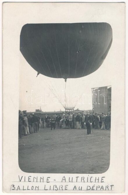 1914 Vienne-Autriche. Ballon Libre au Départ / Első világháborús osztrák-magyar katonai megfigyelő ballon elinduláskor Bécsben / WWI Austro-Hungarian K.u.K. military observation balloon in Wien. photo + 'K.u.K. Luftschifferabteilung' (kis