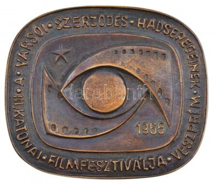 1968. 'A Varsói Szerződés Hadseregeinek III. Katonai Filmfesztiválja' egyoldalas, öntött bronz plakett, eredeti dísztokban (83x97mm) T:1-