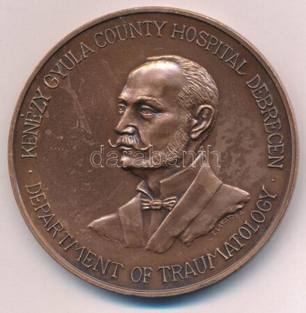 E. Lakatos Aranka (1952-) DN 'Kenézy Gyula Megyei Kórház, Debrecen -Traumatológiai Osztály' angol nyelvű, kétoldalas Br emlékérem (60mm) T:1- patina
