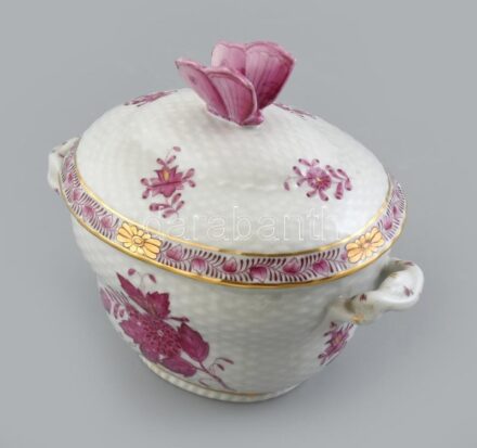 Herendi Apponyi mintás cukortartó. Kézzel festett porcelán, jelzett, apró csorbákkal. m: 12 cm, d: 14x9 cm.