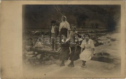 Erdélyi folklór (?) / Transylvanian folklore. photo (fl)