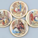 Angol jelenetes porcelán tányér, jelzett, kopásnyomokkal, 4db, d: 12 cm